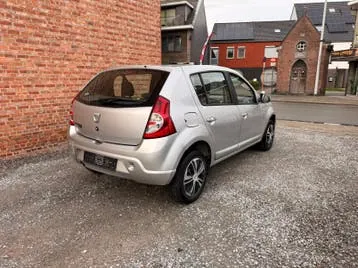 Dacia Sandero 2010 photo 3