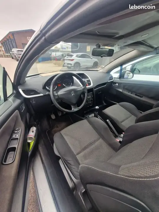Peugeot 207 2007 photo 3