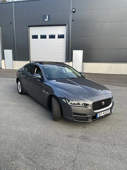 Jaguar Xe 2016 photo 4