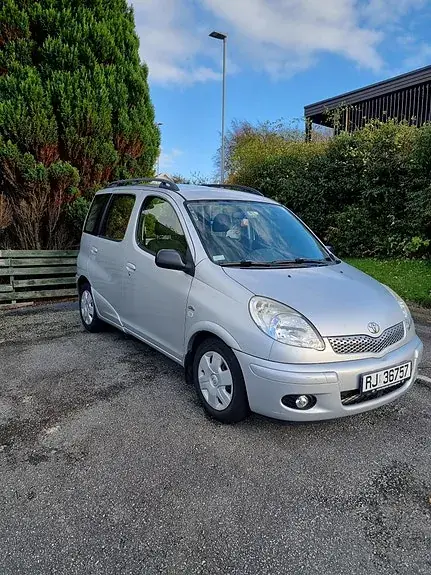Toyota Yaris Verso 2004 photo 2