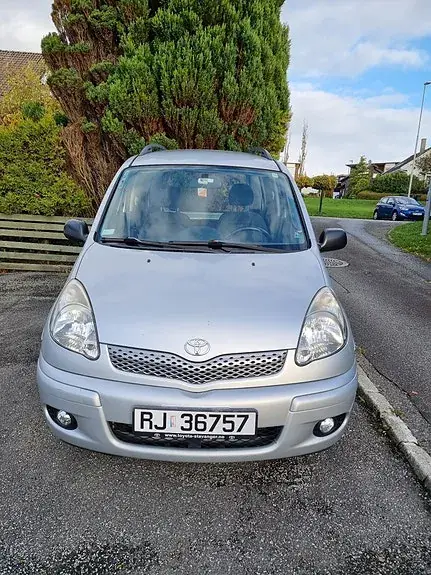 Toyota Yaris Verso 2004 photo 3