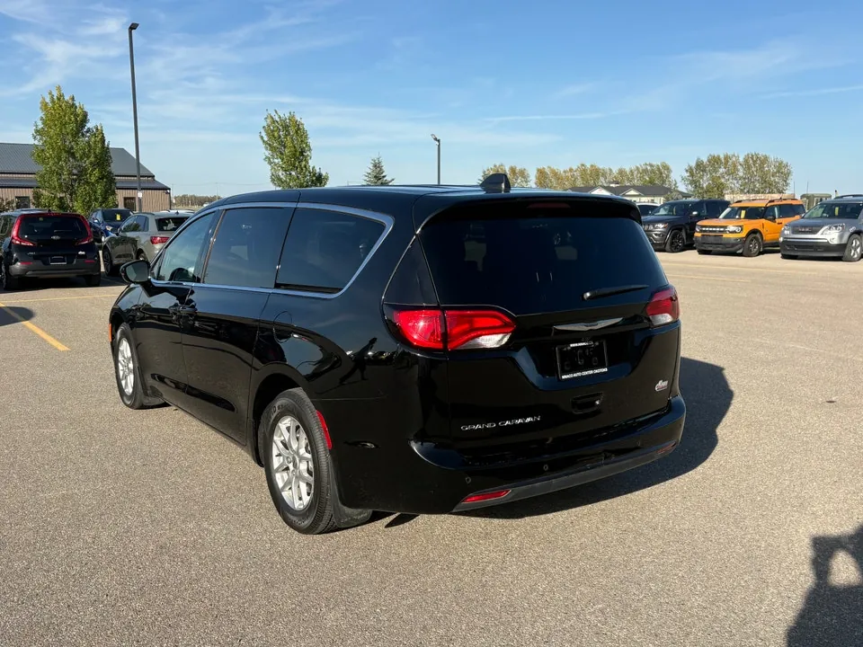 Chrysler Grand Caravan 2025 photo 3