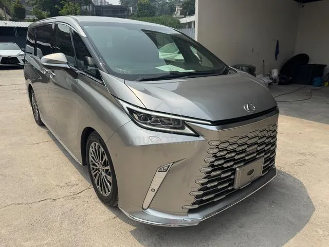 Lexus Lm500H