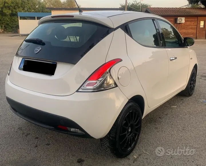 Lancia Ypsilon 2015 photo 3
