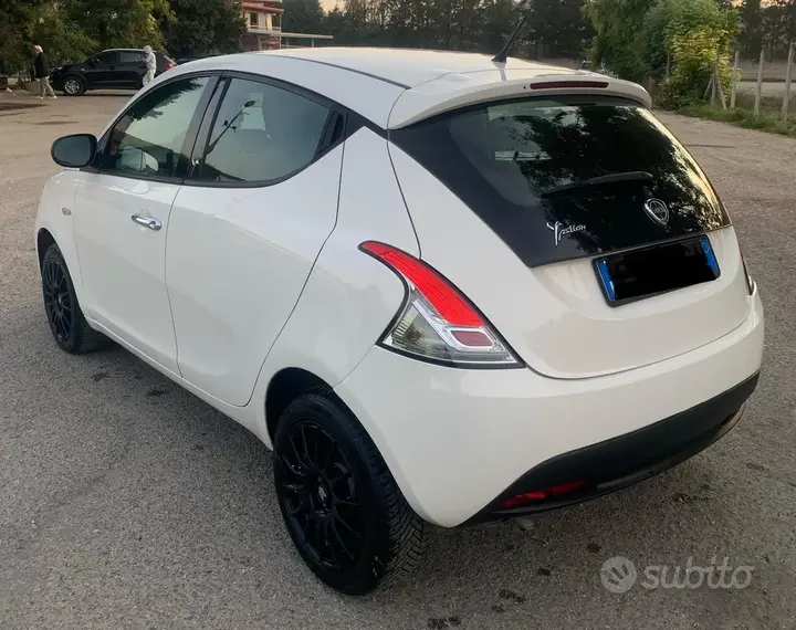 Lancia Ypsilon 2015 photo 2