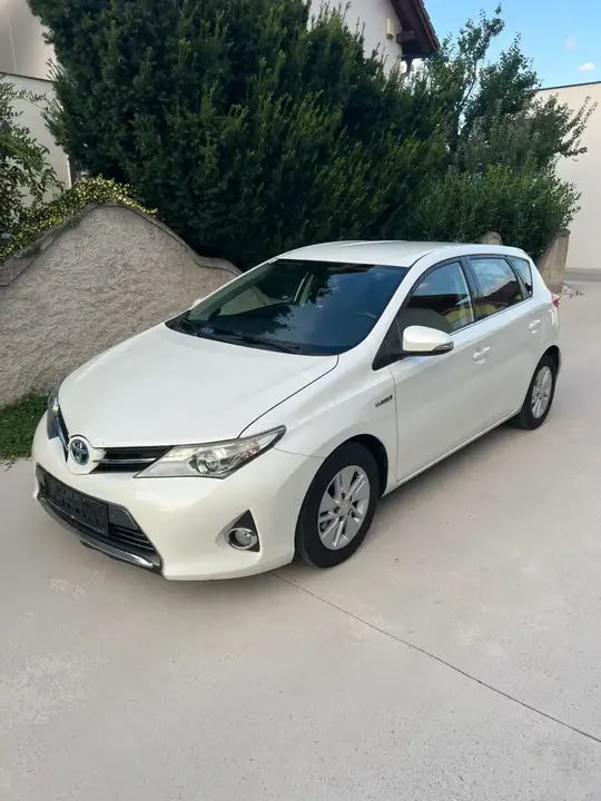 Toyota Auris 2013 photo 2