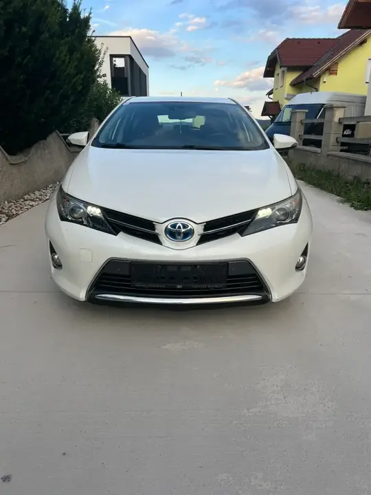 Toyota Auris 2013 photo 3