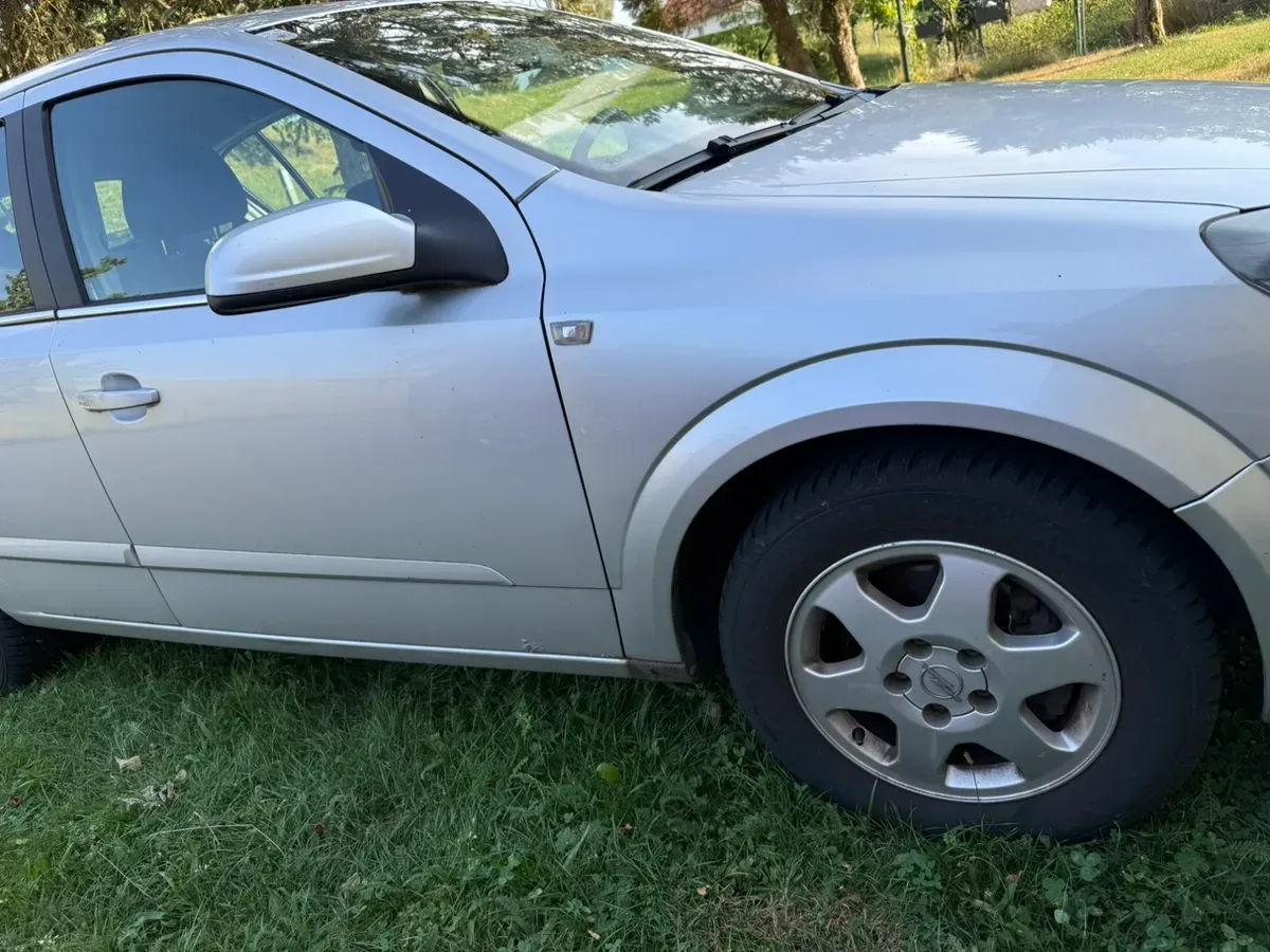 Opel Astra 2004 photo 2
