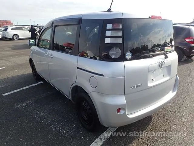 Toyota Sienta X 2009 photo 3