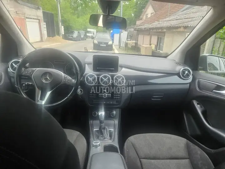 Mercedes-Benz B 200 2014 photo 5