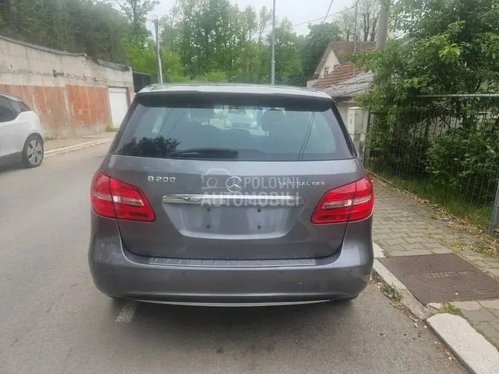 Mercedes-Benz B 200 2014 photo 3