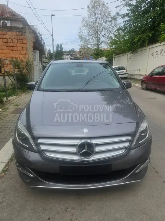 Mercedes-Benz B 200 2014 photo 2
