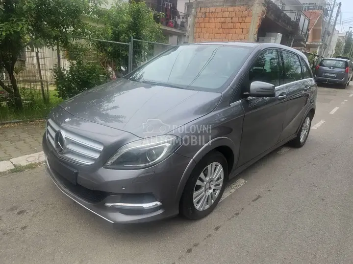 Mercedes-Benz B 200