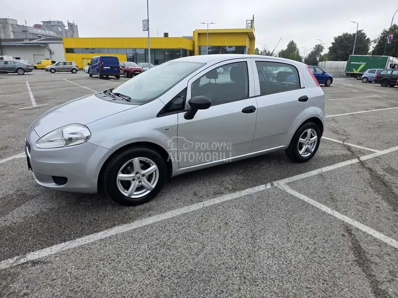 Fiat Grande Punto 2010 photo 2