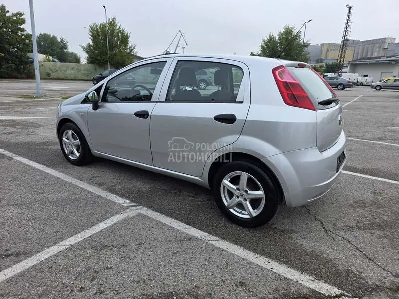 Fiat Grande Punto 2010 photo 3