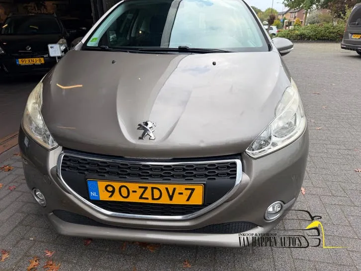 Peugeot 208 2012 photo 3