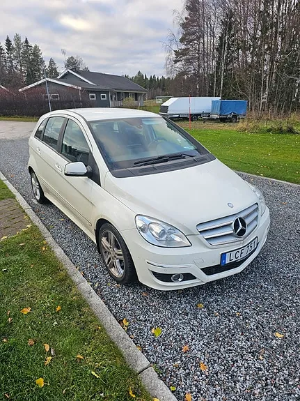 Mercedes-Benz B200