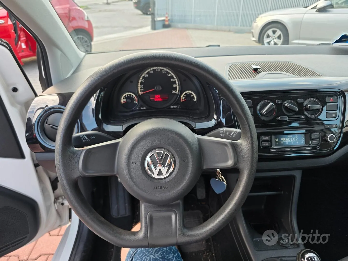 Volkswagen Up 2013 photo 4