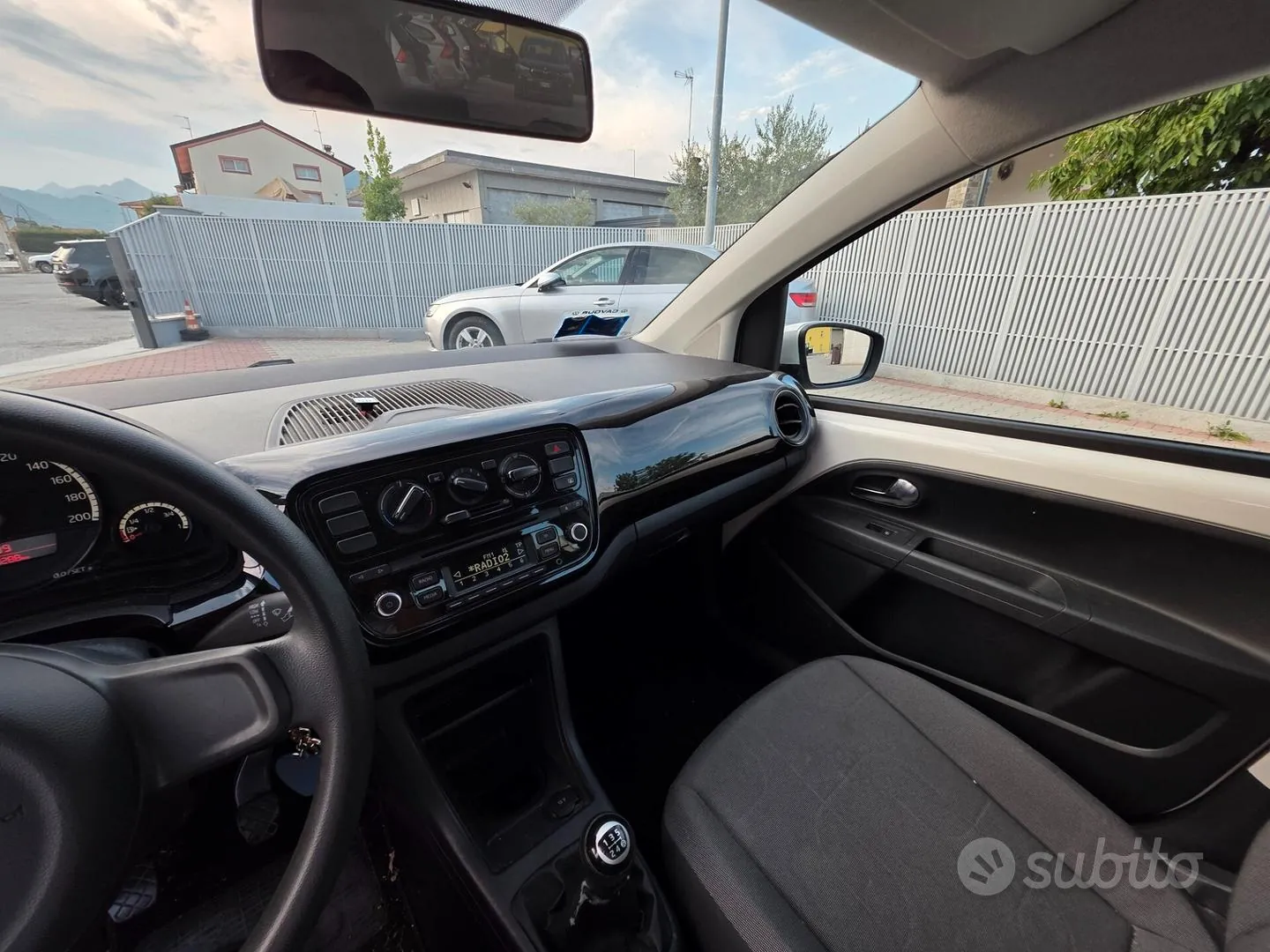 Volkswagen Up 2013 photo 3
