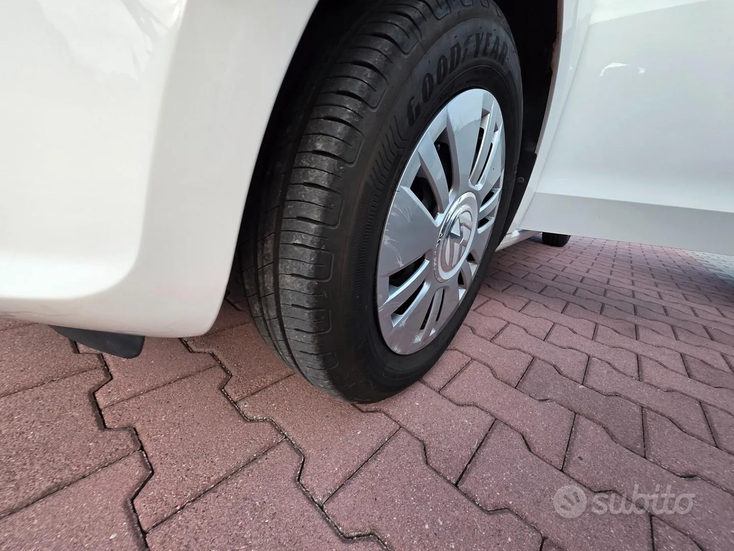 Volkswagen Up 2013 photo 2