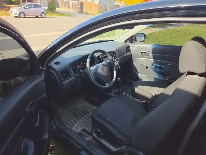 Hyundai Accent 2011 photo 4