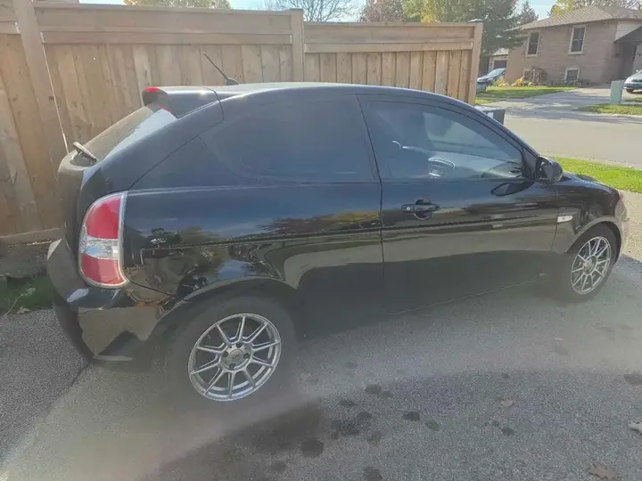 Hyundai Accent 2011 photo 2