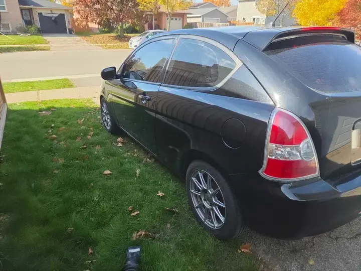 Hyundai Accent 2011 photo 3