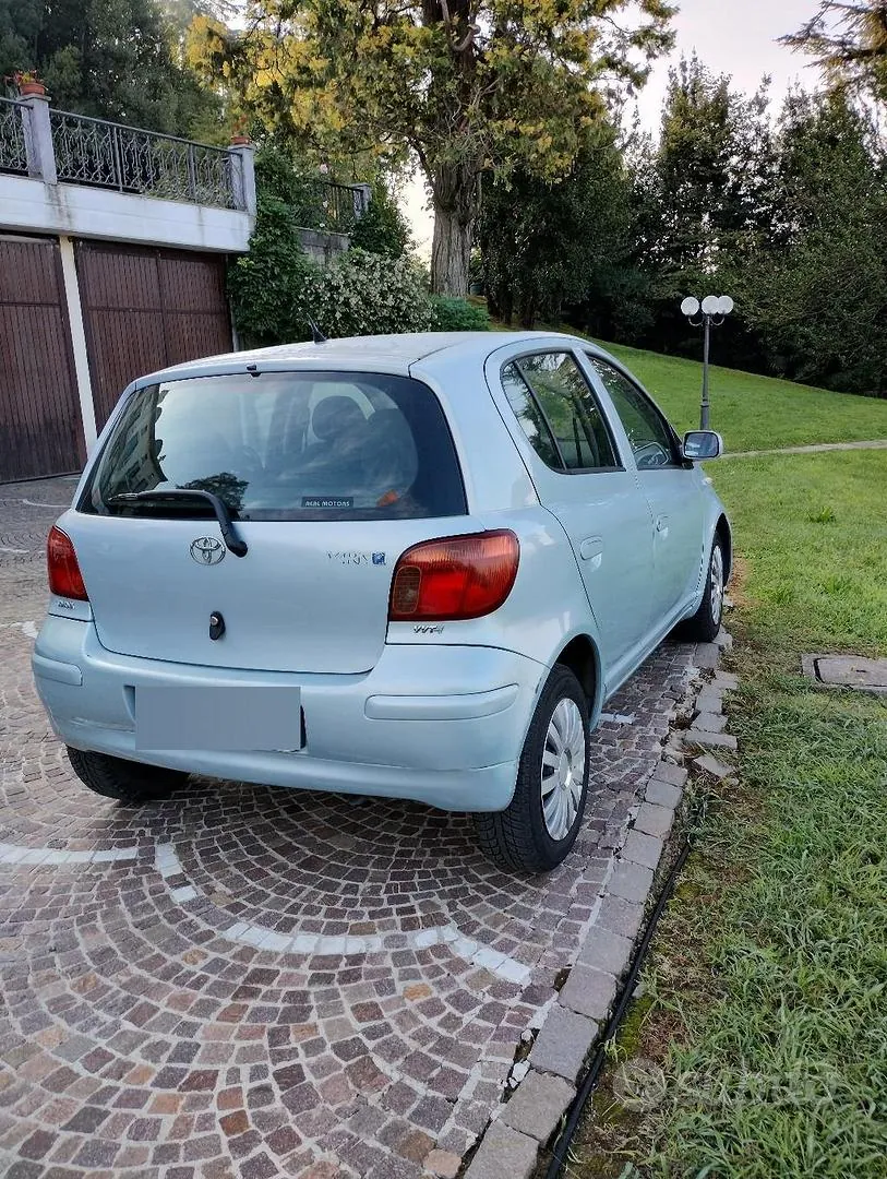 Toyota Yaris 2004 photo 2
