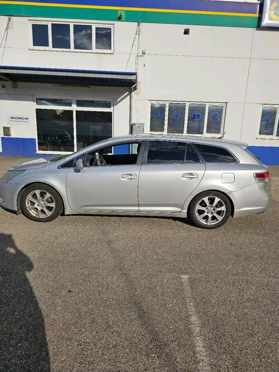 Toyota Avensis 2009 photo 2