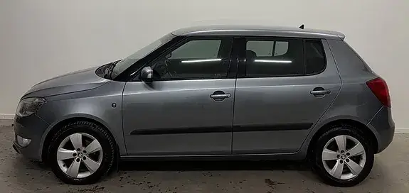 Skoda Fabia 2012 photo 2