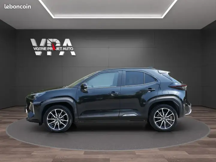 Toyota Yaris 2023 photo 2