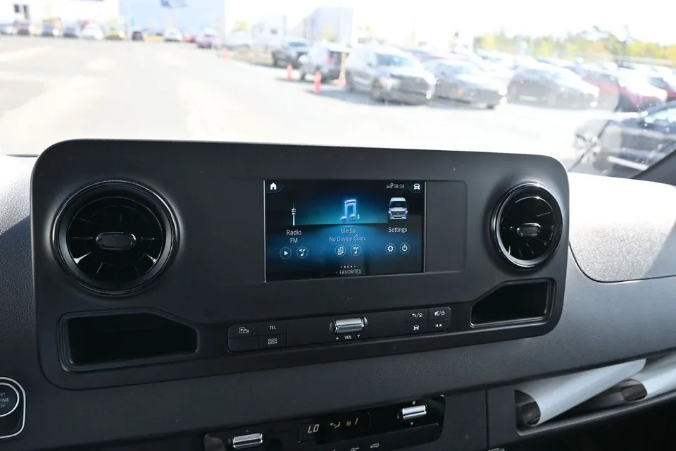 Mercedes-Benz Sprinter 2023 photo 3
