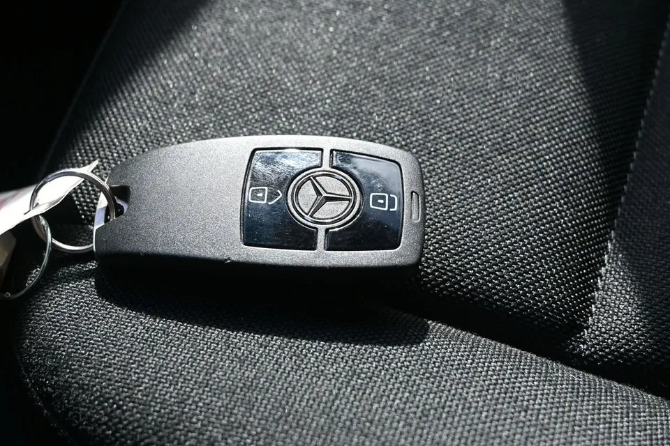 Mercedes-Benz Sprinter 2023 photo 2
