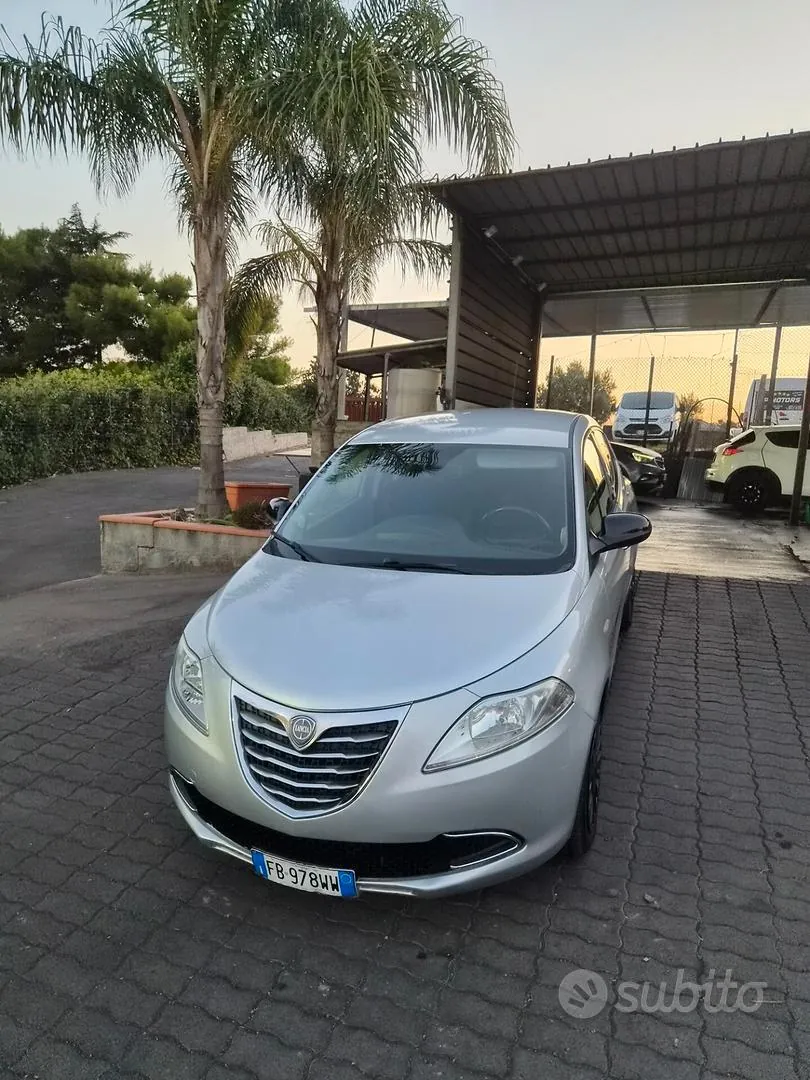 Lancia Ypsilon 2016 photo 2