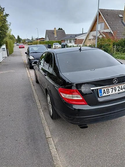 Mercedes-Benz C200 2010 photo 2