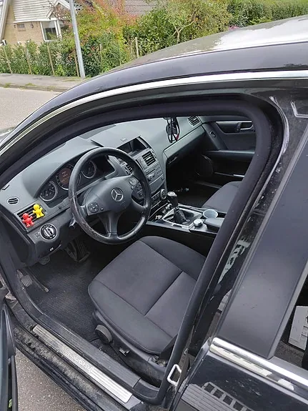 Mercedes-Benz C200 2010 photo 4