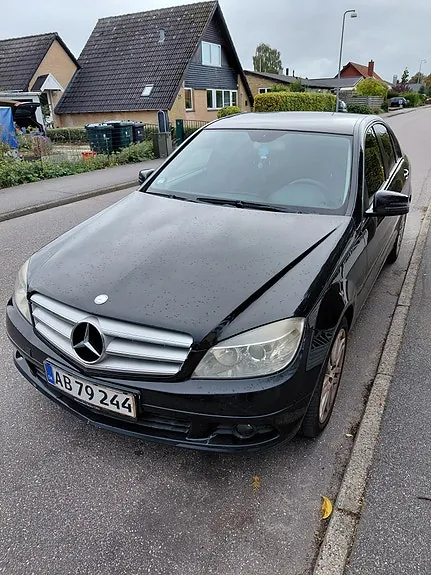 Mercedes-Benz C200 2010 photo 3