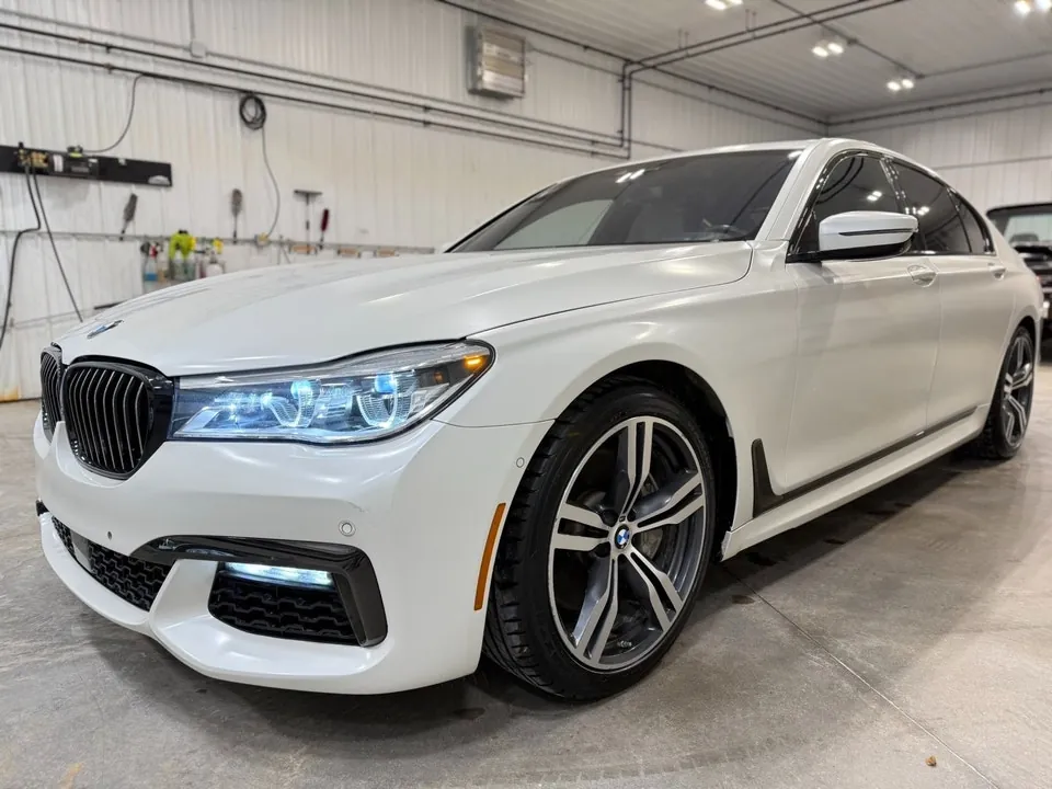 BMW 7 Series 2018 photo 3