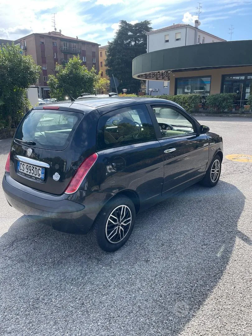 Lancia Ypsilon 2005 photo 2
