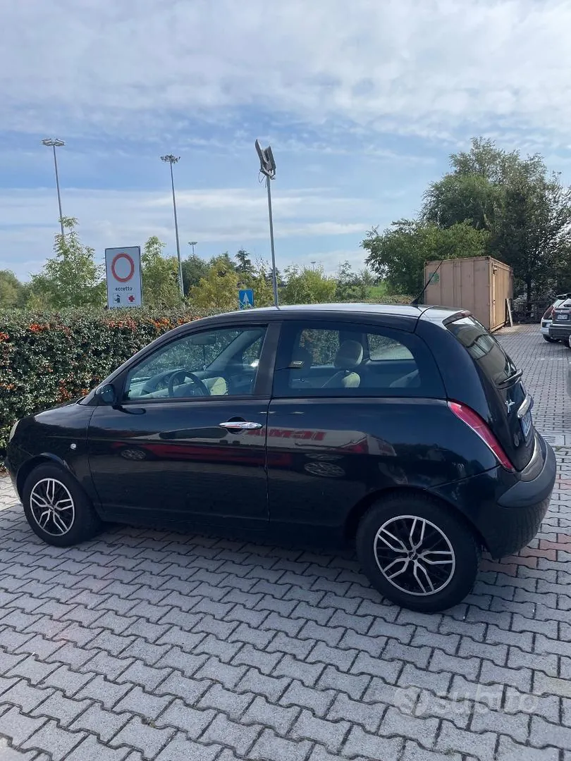 Lancia Ypsilon