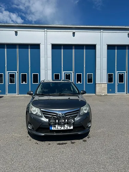 Toyota Avensis 2012 photo 2