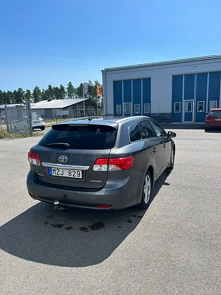 Toyota Avensis 2012 photo 3