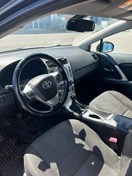 Toyota Avensis 2012 photo 5
