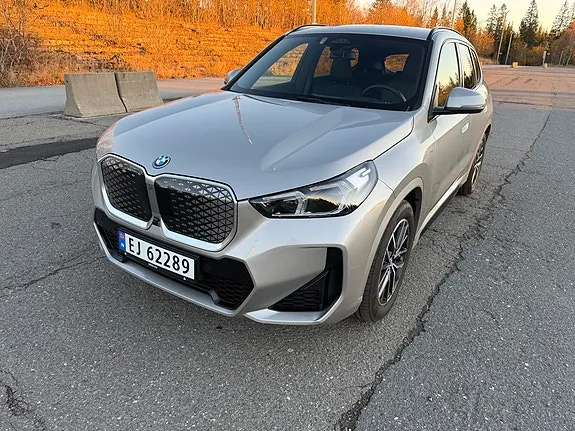 BMW Ix1 2025 photo 2