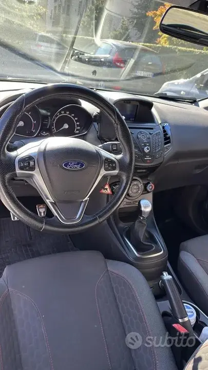 Ford Fiesta 2017 photo 2