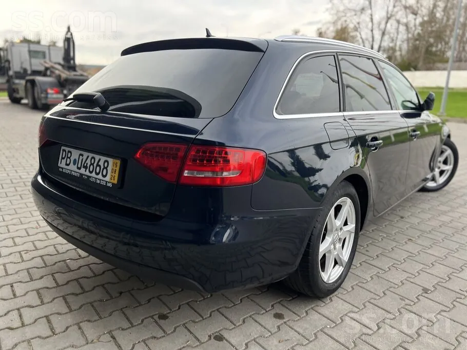 Audi A4 2010 photo 2
