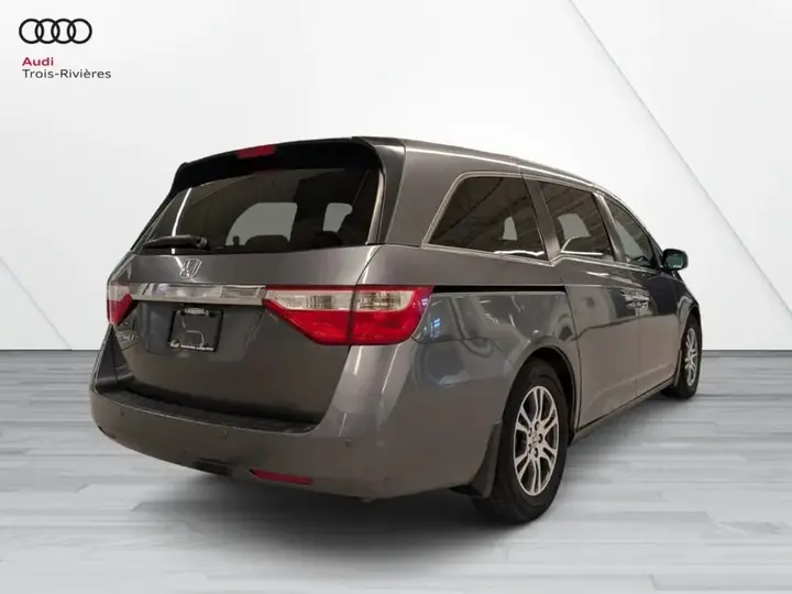 Honda Odyssey 2011 photo 3
