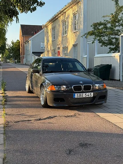 BMW 330I