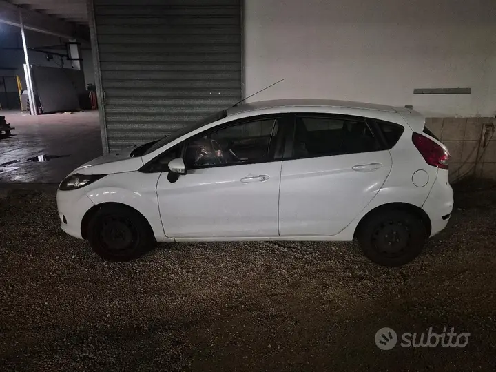 Ford Fiesta 2009 photo 2