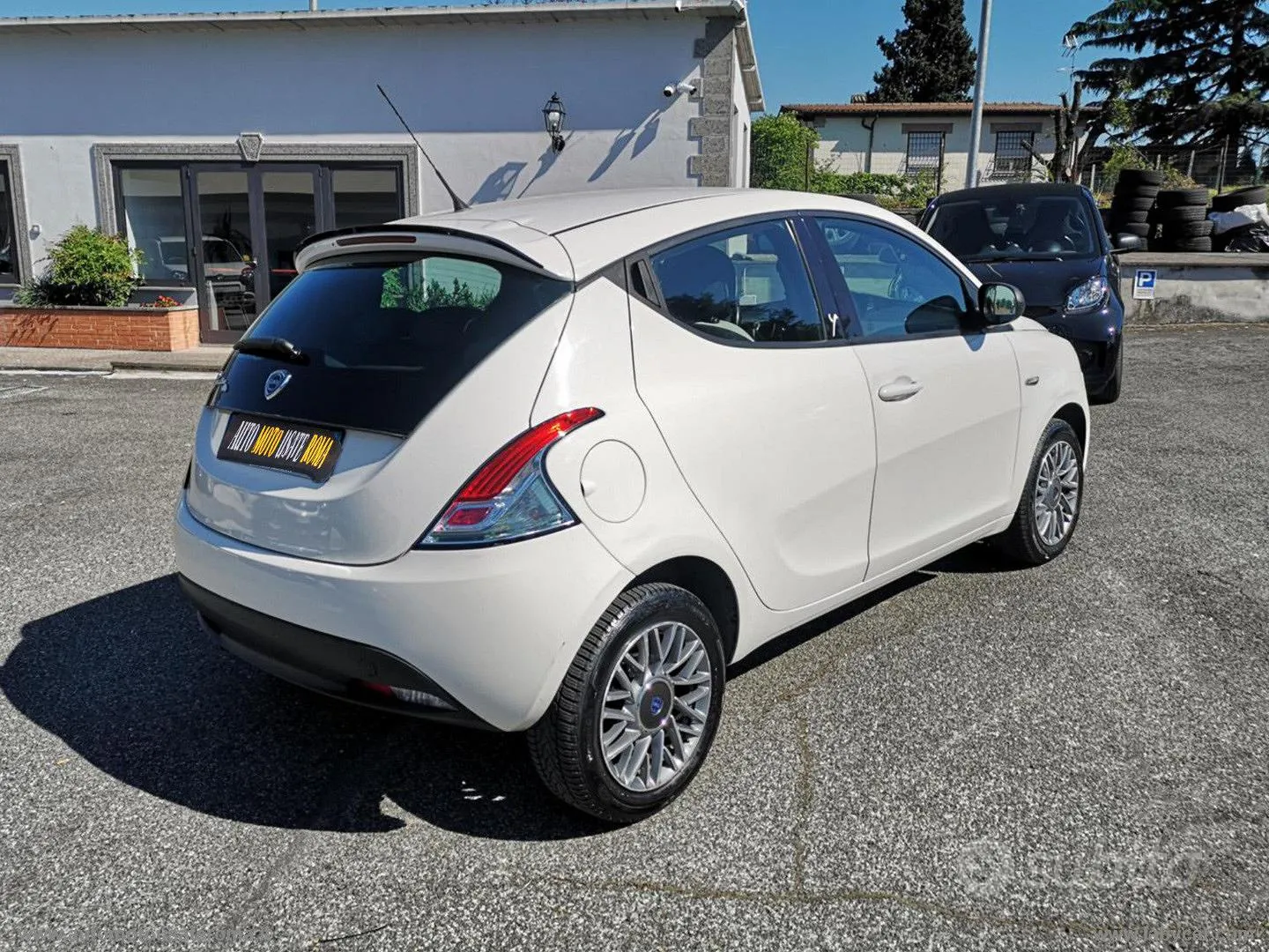 Lancia Ypsilon 2015 photo 2